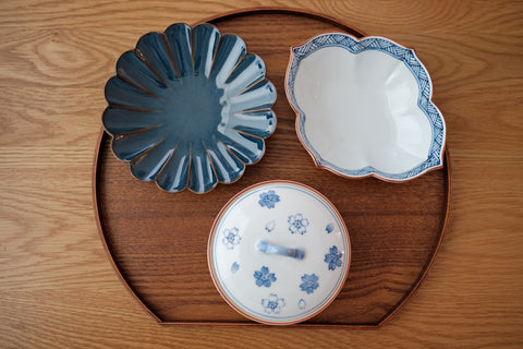 Kouringama Hasami Ware Plate (彩釉 菊紋皿)