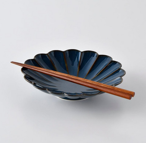 Kouringama Hasami Ware Plate (彩釉 菊紋皿)